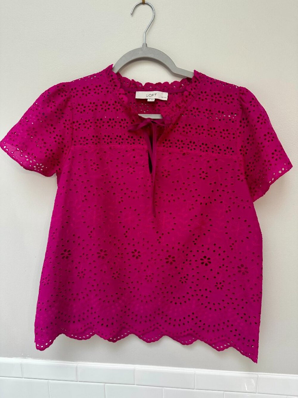 LOFT Fuchsia Pink Eyelet Lace Short Sleeve Top Size: XS — Feminine & Beautiful!